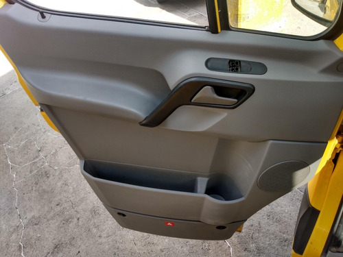 Imagen 5 de 10 de Crafter Cargo Van 3.8 Toneladas Std Tdi Amarilla 2016 Oferta
