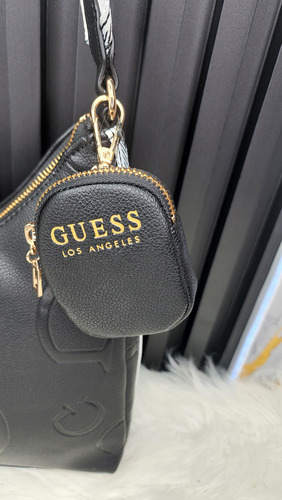 Bolsa Guess Bg959719 Nueva 100 % Original Con Etiqueta Negro Estampado Oro Negro