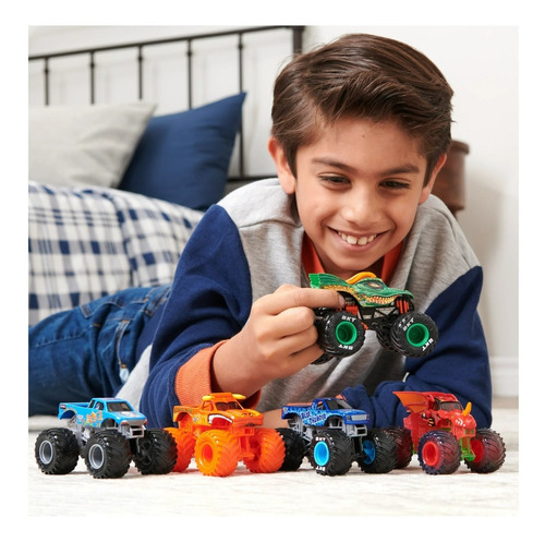 Imagen 5 de 7 de Vehículo Monster Jam Wolf's Head Serie 26 1:64 Metal Color Gris