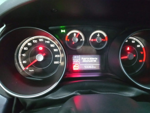 Imagen 20 de 23 de Fiat Punto Attractive 2016 1.4