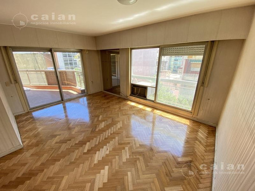 Excelente Semi Piso En Belgrano - Departamento De 4 Ambientes Con Cochera Fija Y Baulera