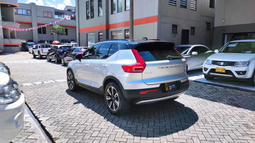 Imagen 6 de 11 de Volvo Xc40 T 4 Momentum