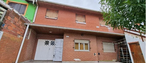 Casa En Venta - 5 Dormitorios 3 Baños - 300mts2 Totales - Santa Clara Del Mar