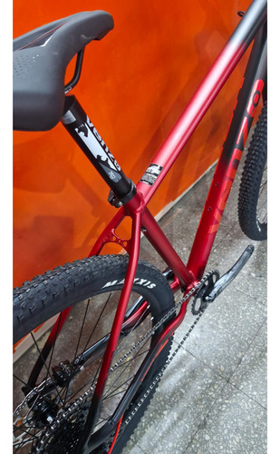 Bicicleta Venzo Stinger Mtb R29 Monoplato 10 Vel Shimano Negro/rojo M