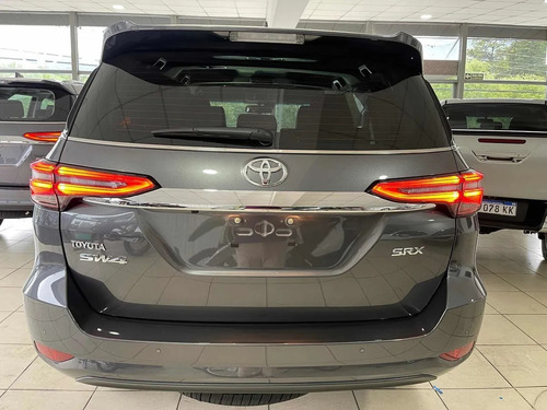 Imagen 6 de 15 de Toyota Sw4 Srx 4x4 At 2.8 204cv