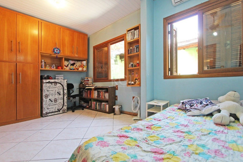 Casa Em Hípica Com 3 Dormitórios - Ot7112