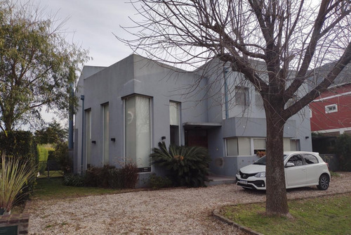 Imagen 2 de 24 de Excelente Casa A La Venta De 5 Ambientes En Barrio Los Sauces. Pilar