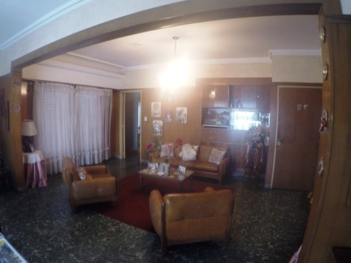 Imagen 1 de 17 de Casa 5 Amb C/dpto Y Patio .venta