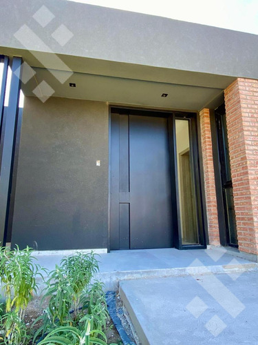 Venta Casa A Estrenar Con Pileta En Barrio Privado Sauces Del Limay, Neuquén