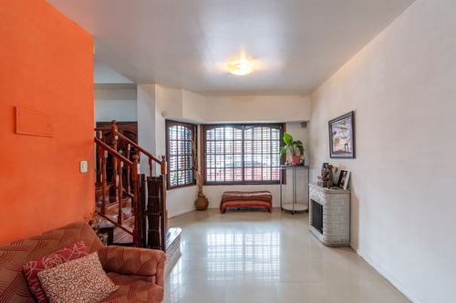 Casa · Venta · 5 Ambientes · Barrio Naon · Mataderos · Piscina · Cochera · Jardín · Playroom
