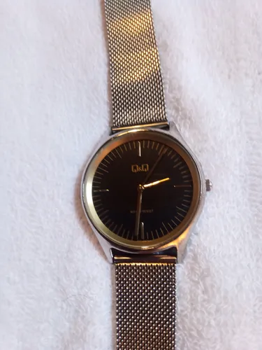 Reloj Qyq Impecable Pilas Nuevas Gris Amarillo Negro (Usado)