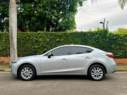 Mazda 3 Sedan Automático Con Cuero