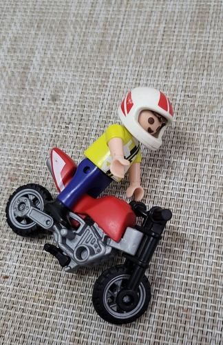 Juguete Playmobil Moto Y Personaje Tamaño Pequeño 