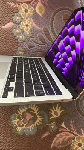 Macbook Pro 13 Pulgadas 2020 (m1, 256gb Ssd, 8gb Ram) Plata Plateado (Usado)