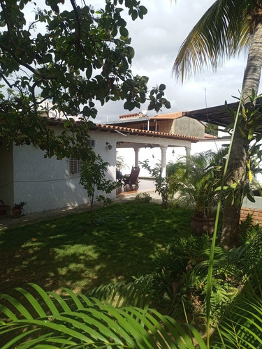 Imagen 17 de 21 de En Venta Amplia Y Hermosa Casa En La Mejor Urb. De La Ciudad