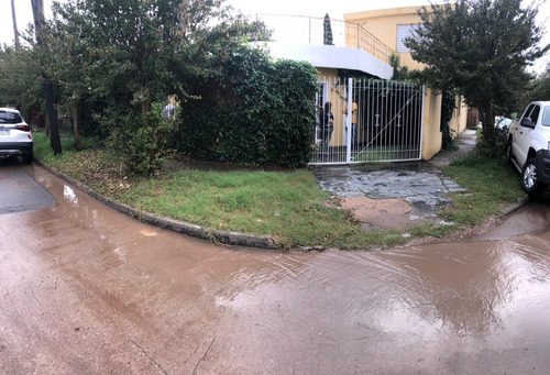 Casa En Los Boulevares- Los Hungaros 4494-tres Dormitorios Y Departamento Independiente