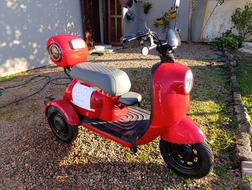 Moto Elétrica Modelo Mia Tri 800 W, Com Alarme, Ré, Seminova