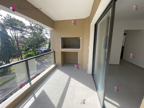 Apartamento En Mansa 3 Dormitorios- Ref: 9511