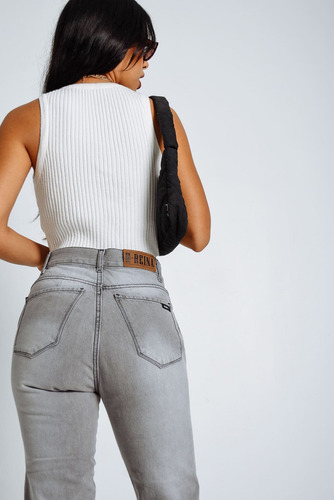 Pantalon Mom Plateado | H-reina | Tiro Alto | Buen Calce