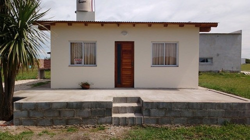 Moderna Casa En Barrio Privado Las Lomas