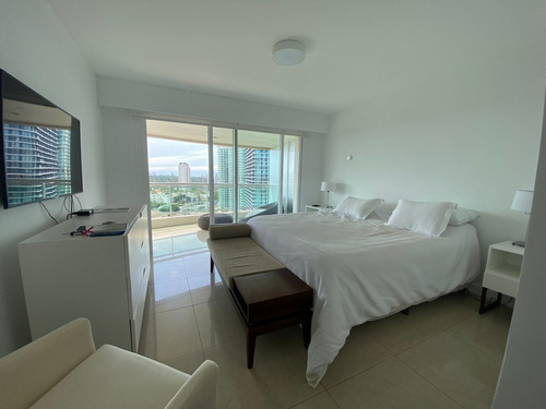 Imagen 13 de 28 de Venta - Apartamento 2 Dormitorios + Servicio Completo, Parada 18 De La Mansa, Punta Del Este.