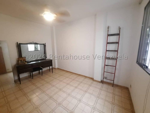 Casa De Doble Propósito. Está En Los Palos Grande
