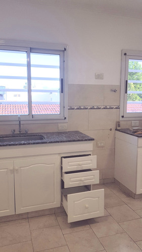 Particular Dueño Directo Alquilo Departamento De Un Dormitorio Con Amplio Placar , Muy Luminoso Y Ventilado