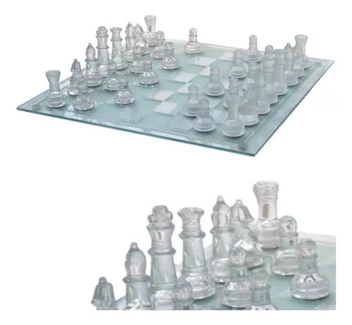 Ilustração de tabuleiro de xadrez de vidro com peças de xadrez