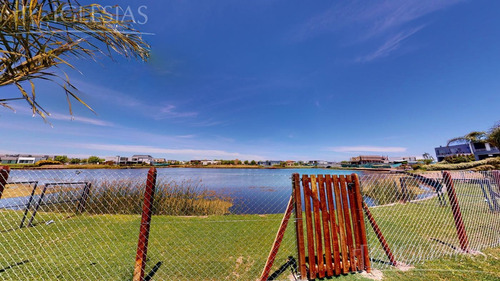 Imagen 19 de 30 de Casa A La Laguna En Alquiler - Barrio Las Acacias, Puertos Del Lago