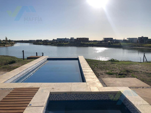 Venta De Casa San Sebastian Con Pileta A La Laguna