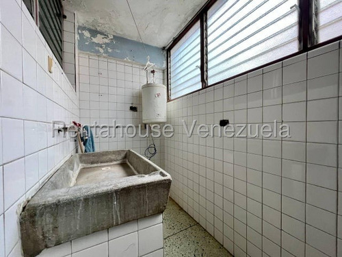 Maikelly Zabala Vende Excelente Ubicación Apartamento En Centro Este De Barquimeto Mls 25-14476 Mz