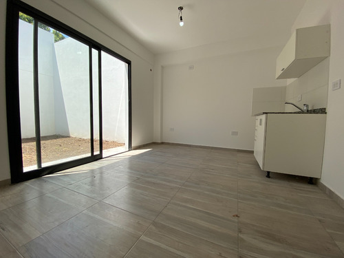 Monoambiente Con Patio!