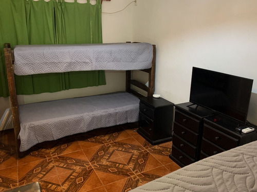 Casa En Parque Del Plata Sur Para 10 Personas, 3 Dormitorios, Con Jacuzzi, Piscina Climatizada, Parrillero Con Barbacoa, Cine De 120 , La Casa Se Encuentra A Unos Metros Del Arroyo