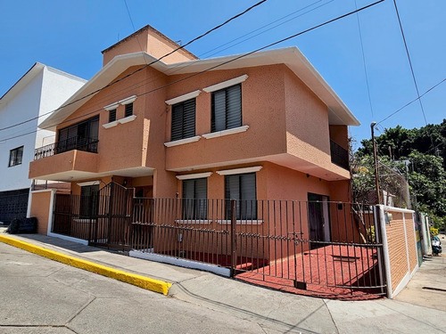 Casa Con Inigualable Ubicación Al Norte De La Ciudad, En Col. La Pradera, Cuernavaca Morelos.