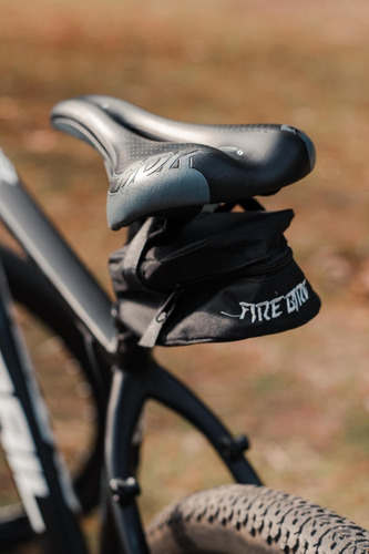 Imagen 4 de 6 de Bolso Bajo Asiento Para Ciclistas Firebird. En Gravedad X
