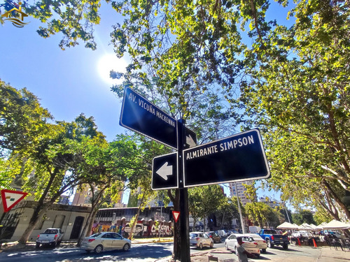 Paño Inmobiliario Acceso A Tres Vias/metro Baquedano