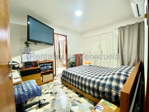 Se Ofrece En Venta Hermoso Y Amplio Apartamento Remodelado Ubicado En El Paraiso