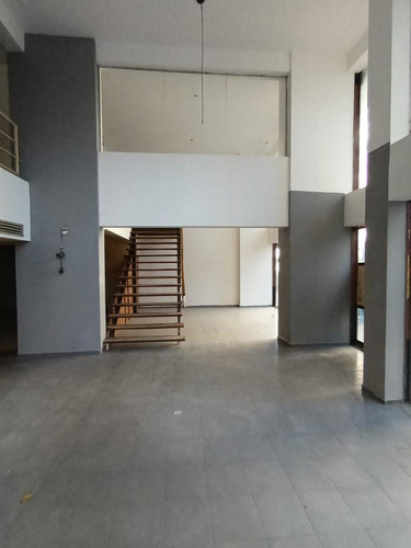 Gran Local En Venta Barrio Centro Sobre Av Gral Paz Esq. Rioja - 25 Mts De Doble Vidriera, Recibo Menor