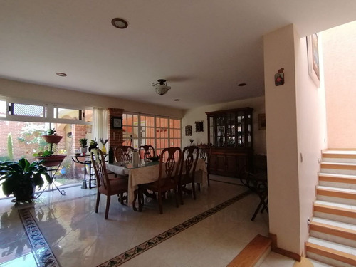 En Venta Casasa En Carretas, Gran Ubicación, 4 Recamaras, 5.5 Baños, Cto De Serv