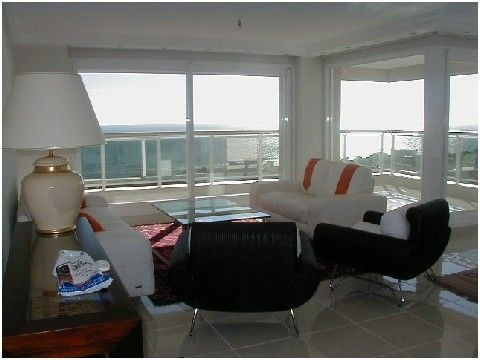 Apartamento En Venta De 3 Dormitorios En Playa Mansa