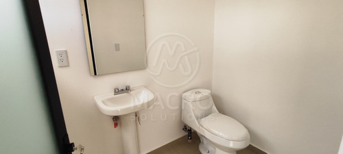 Casa En Venta En Fracc. Tabachines Con Roof Garden.