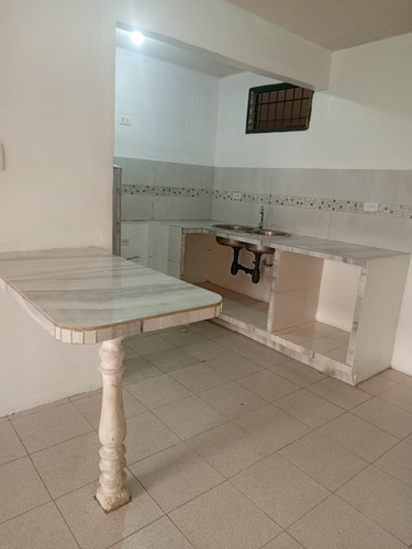 Vera Casa Inmobiliaria Alquila Apartamento En Resd Roraima Paraparal Jlop