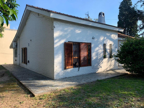 Imagen 2 de 16 de Casa En Esquina De 4 Dormitorios Y 2 Baños