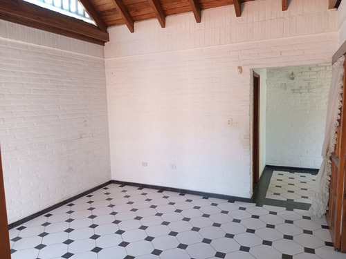 Casa De 4 Dormitorios Patio Y Cochera. Apta Crédito
