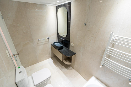 Departamento En Venta, Piso Exclusivo De 3 Dormitorios, Piso 1 Con Patio, Moreno 500 En Zona Rio