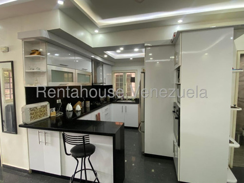 Ji 25-7949. En Venta Casa De 209m2 Ubicada En Guatire. Residencias Canaima.