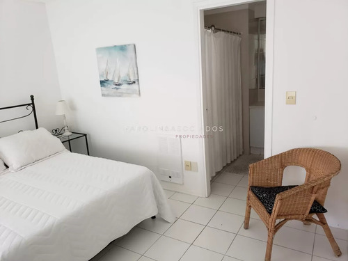 Apartamento En Venta De 2 Dormitorios En Torre Marina Ii, Punta Del Este.
