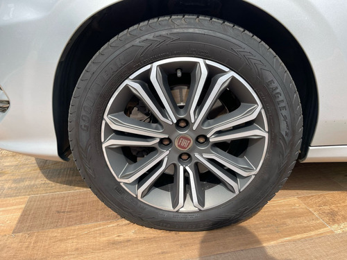 Fiat Cronos 1.8 Precision 16v Flex Aut. 4p