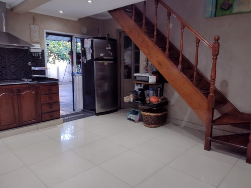 Casa En Venta 4 Ambientes +departamento En Haedo