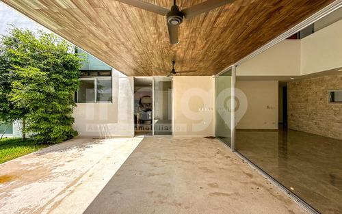 Casa En Venta En Mérida En Privada El Origen, Xcanatún